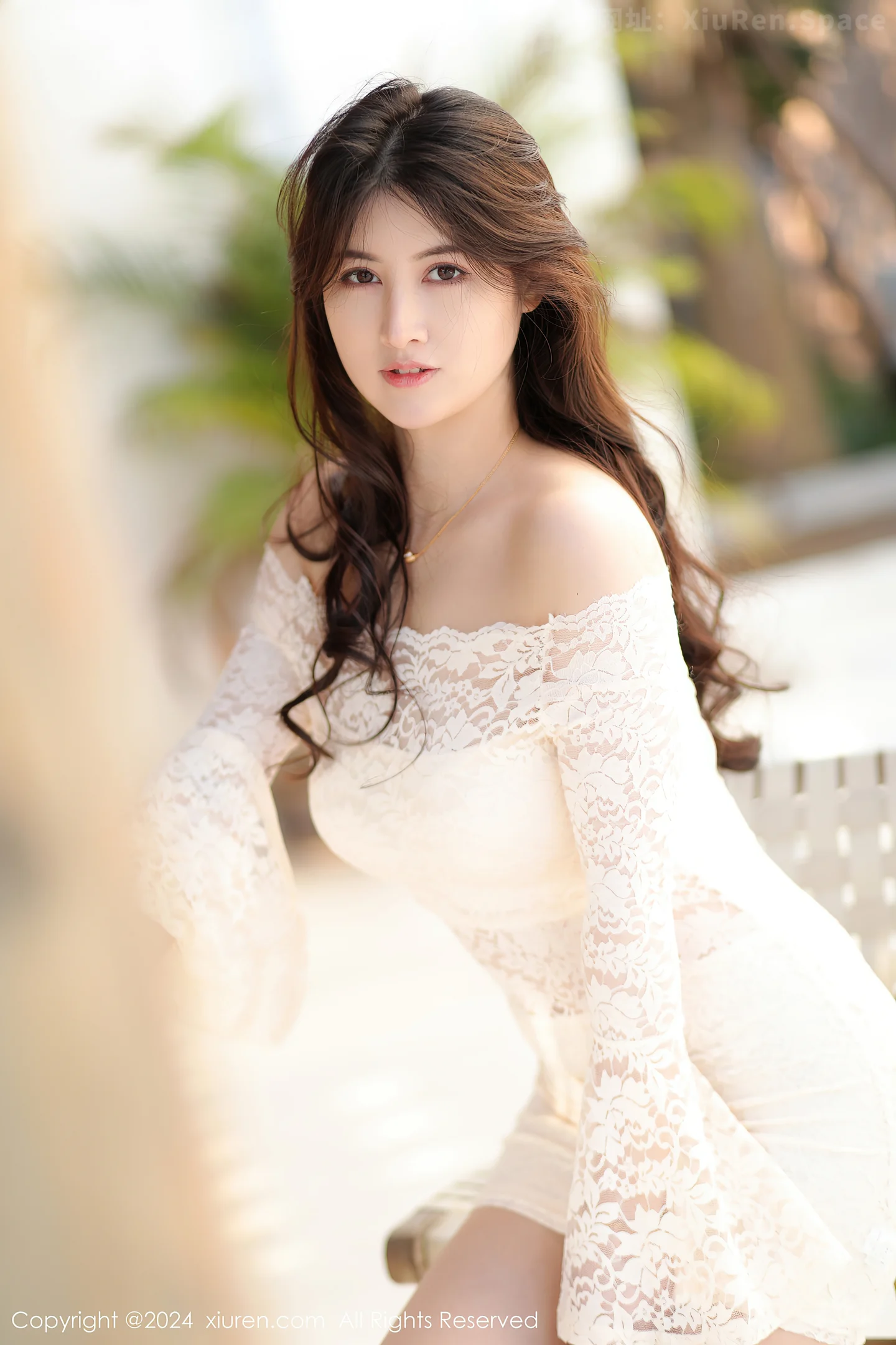 图片[3]-[XiuRen秀人网]VOL.8000 模特诗诗kiki性感白色露肩连衣裙配超薄肉丝秀惹火身材诱惑写真70P-秀人网官方网站